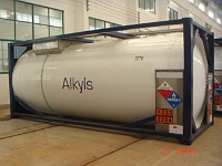 t1-t22-20ft-iso-tank-container  Opslag van een wel zeer gevaarlijke stof (x333=pyrofore vloeistof die op gevaarlijke wijze met water reageert), un nummer 3394. Deze stof komt met aanraking met lucht spontaan tot ontbranding en reageert heftig met water.
