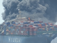 schip in brand  Schip in brand, geen ontsnappingsmogelijkheid